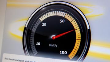 Speed-Tacho: Viele Test-Angebote visualisieren die Messung auf diese Art und Weise.