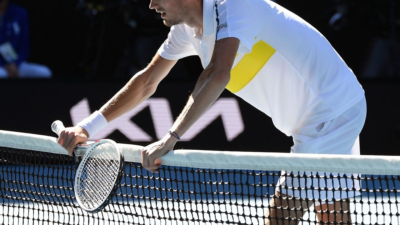 Daniil Medwedew ist souverän ins Halbfinale der Australian Open eingezogen.