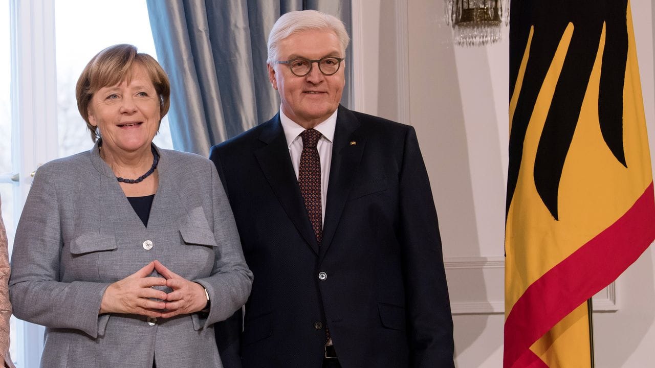 Ginge es nach FDP-Fraktionsvize Michael Theurer, sollen Angela Merkel und Frank-Walter Steinmeier schon bald geimpft werden. Ginge es nach FDP-Fraktionsvize Michael Theurer, sollen Angela Merkel und Frank-Walter Steinmeier schon bald geimpft werden.