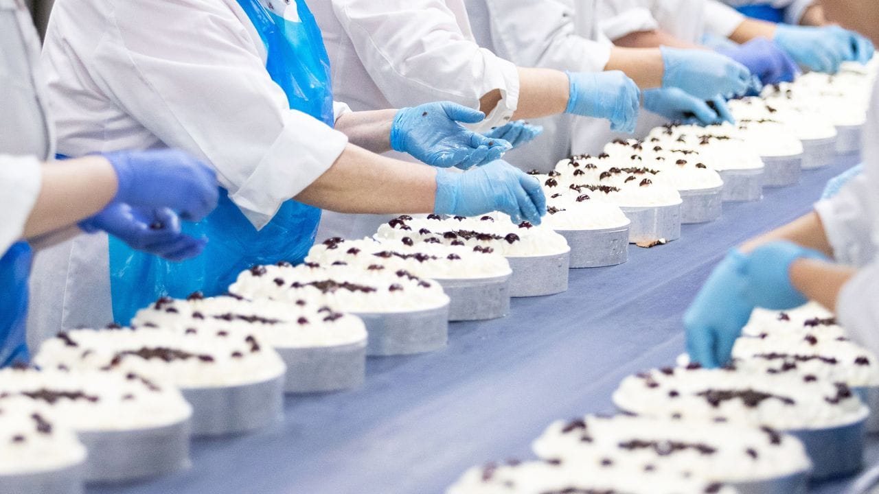 Eine Hilfstätigkeit kann mitunter besser entlohnt werden als der Job, für den man ausgebildet ist. Eine Hilfstätigkeit kann mitunter besser entlohnt werden als der Job, für den man ausgebildet ist.