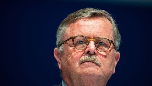 Frank Ulrich Montgomery (Archivbild): Der Weltärztechef stellt sich hinter Helge Brauns Vorstoß zu Ungeimpften. Frank Ulrich Montgomery (Archivbild): Der Weltärztechef stellt sich hinter Helge Brauns Vorstoß zu Ungeimpften.