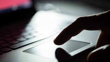 Um an die Daten von Internetnutzern zu kommen, lassen sich Kriminelle immer wieder neu Strategien einfallen. t-online zeigt aktuelle Fälle von Phishing-Mails.