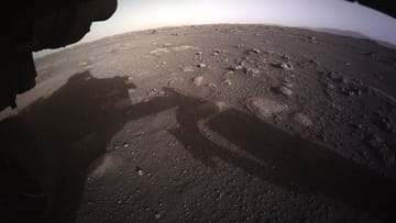 Der US-Rover "Perseverance" hat erste Videos von seiner Landung und Audio-Aufnahmen vom Mars zur Erde geschickt.