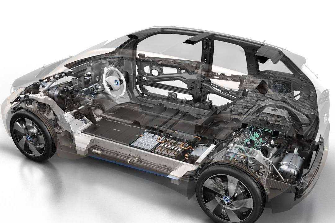 Kleines Kraftwerk an Bord: Eine Zeitlang bot BMW für sein E-Auto i3 einen zusätzlichen Verbrenner an, der unterwegs Strom für den Akku produzieren konnte. Kleines Kraftwerk an Bord: Eine Zeitlang bot BMW für sein E-Auto i3 einen zusätzlichen Verbrenner an, der unterwegs Strom für den Akku produzieren konnte.