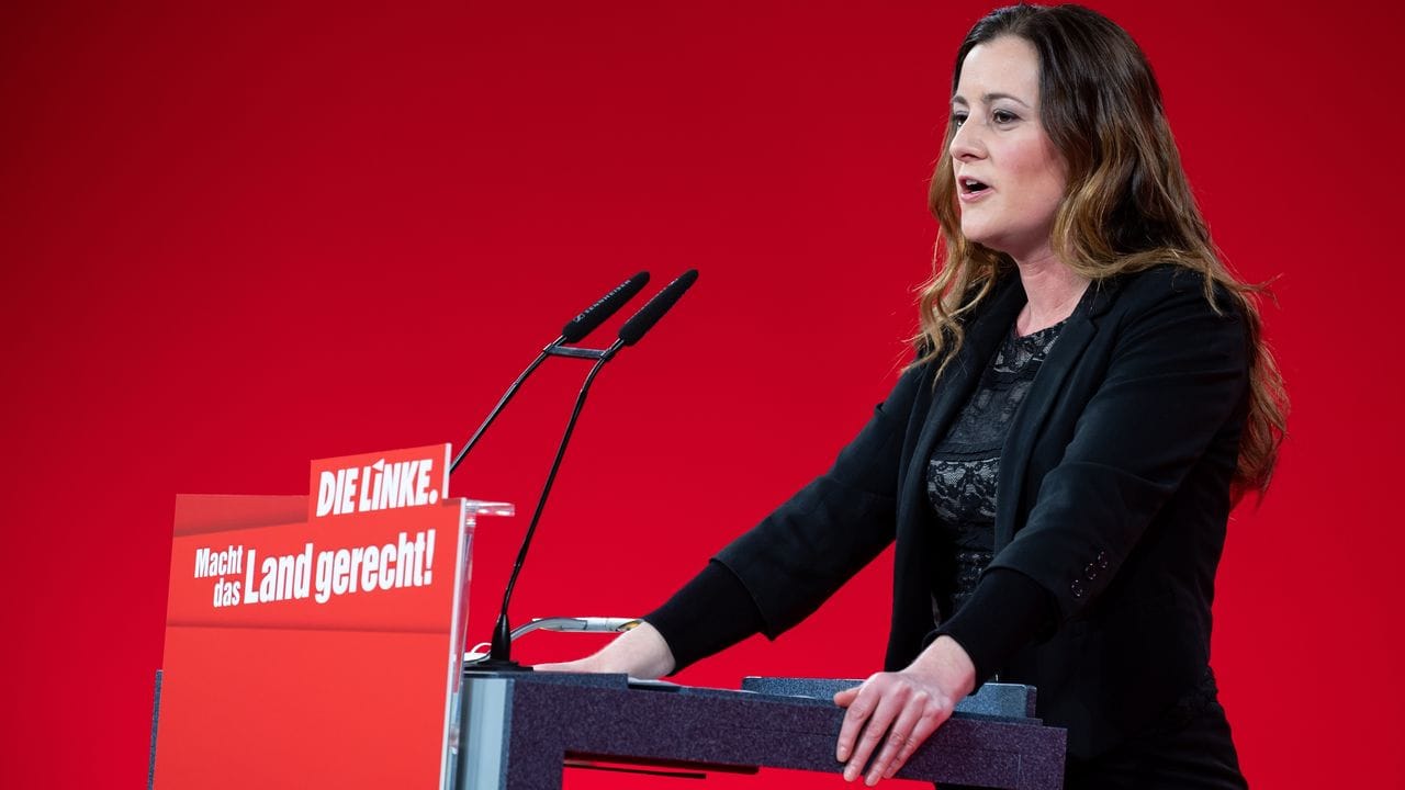 Janine Wissler, neue Bundesvorsitzende der Partei Die Linke, spricht beim Online-Bundesparteitag.