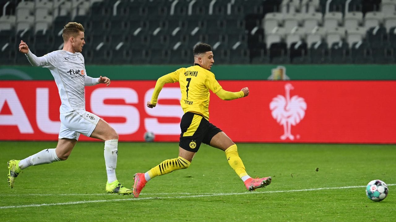 Dortmunds Jadon Sancho erzielt das Tor zum 1:0 gegen Gladbach.