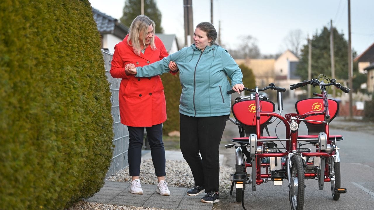 Ohne Unterstützung kann Vanessa nicht mehr laufen. Ohne Unterstützung kann Vanessa nicht mehr laufen.