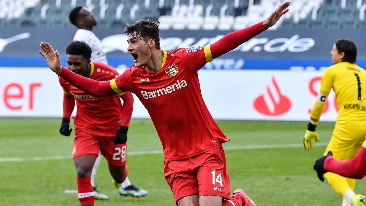 Leverkusens Patrik Schick jubelt nach seinem Tor. Leverkusens Patrik Schick jubelt nach seinem Tor.