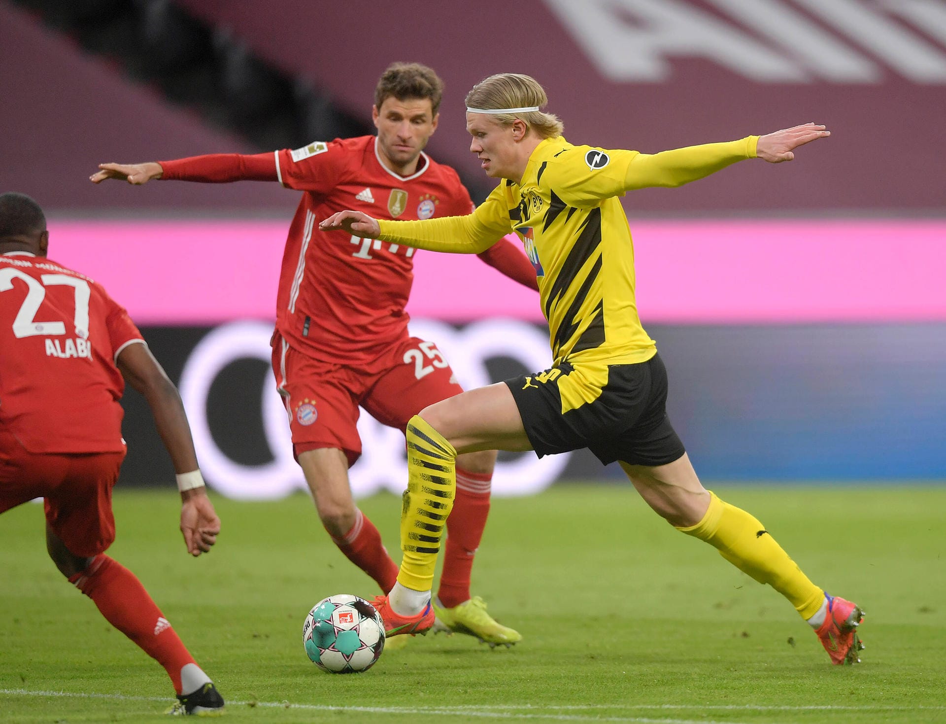 Erling Haaland (bis 60. Minute): Dortmunds Sturmtank begann die Partie mit einem Paukenschlag. Nach seinem zweiten Treffer gab es für ihn – wie so oft – richtig auf die Socken. Irgendwann ging es nicht mehr weiter. Note: 1.
