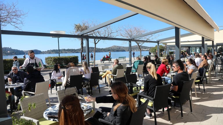Kroatien: Cafés dürfen in Kroatien bisher nur ihre Außenbereiche öffnen.