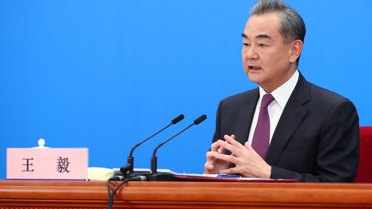 Das Ein-China-Prinzip sei eine "rote Linie, die nicht überschritten werden sollte", sagte Wang Yi am Sonntag während der Jahrestagung des Volkskongresses vor der Presse in Peking.