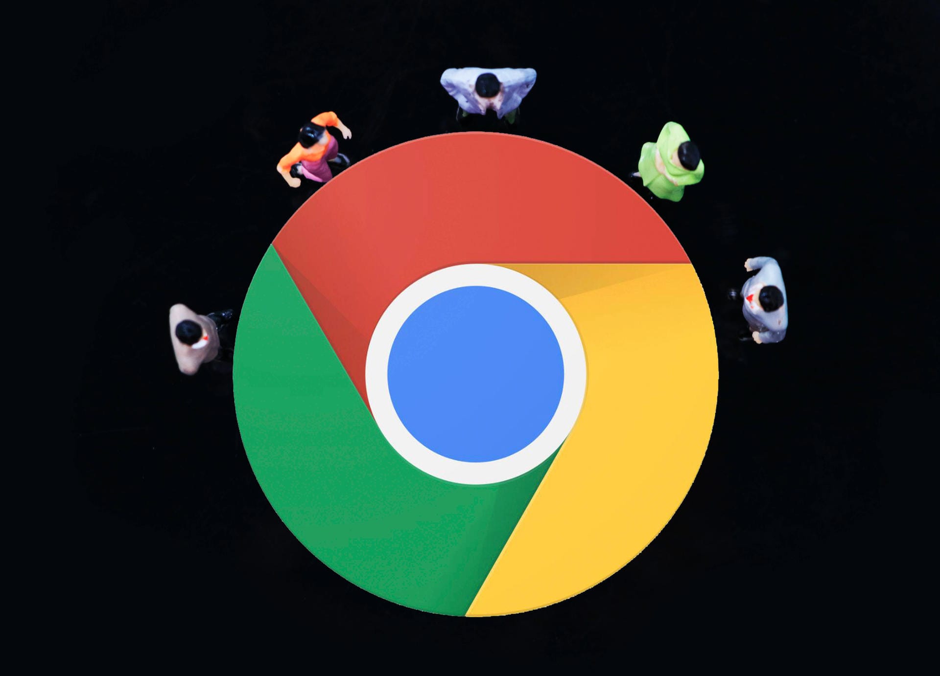 Fangen wir mit dem beliebtesten Browser an: Google Chrome kann man sich kostenlos im Internet herunterladen. Das Icon auf dem Desktop und in der Taskleiste zeigt ein Rad in den typischen Google-Farben.