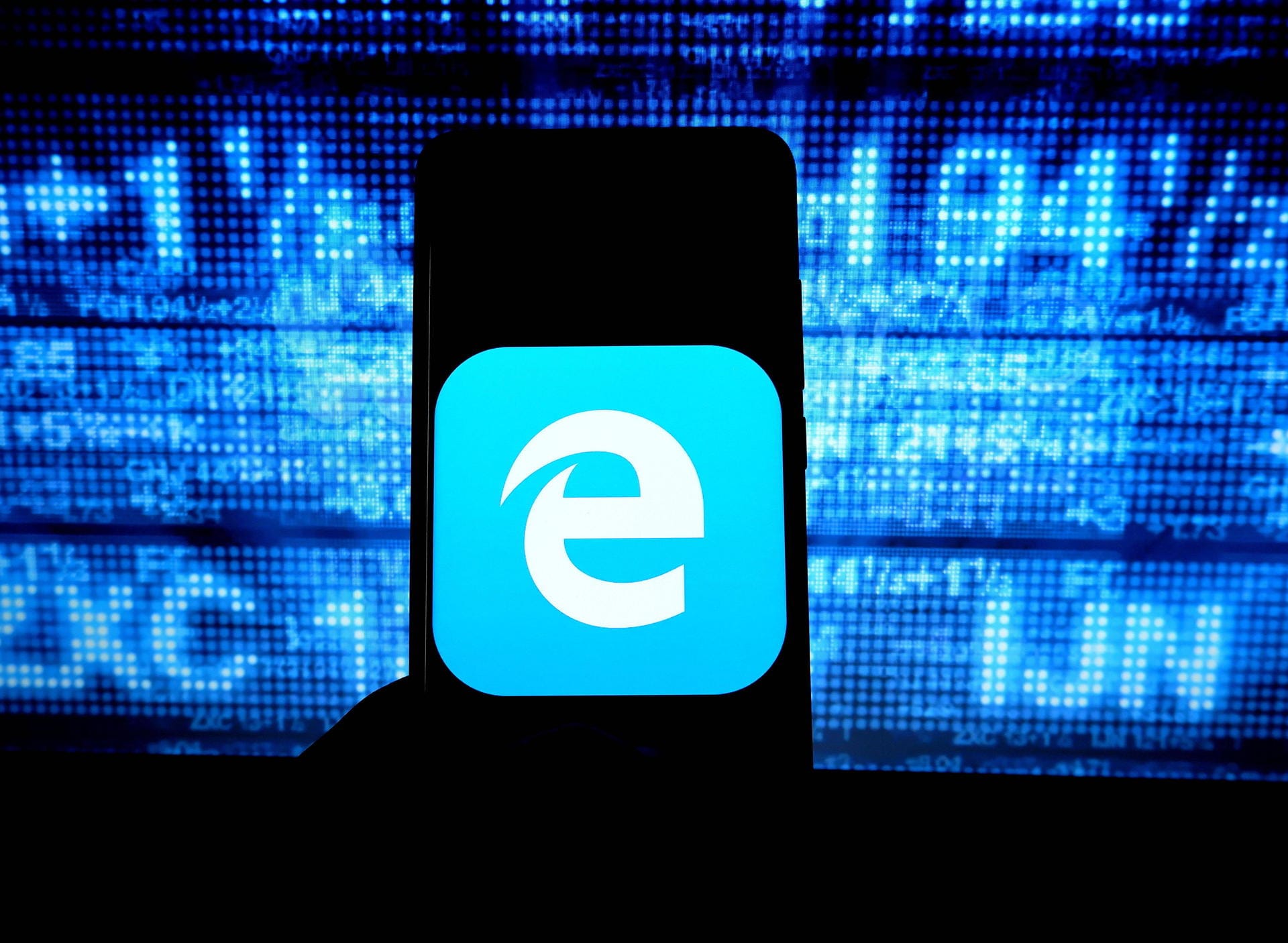 Der Edge-Browser ist auf den meisten Windows-Rechnern vorinstalliert. Früher gab es den Internet Explorer. Der wird jedoch nicht mehr weiterentwickelt und gilt als unsicher. Diesen Browser sollten Sie nicht mehr verwenden.