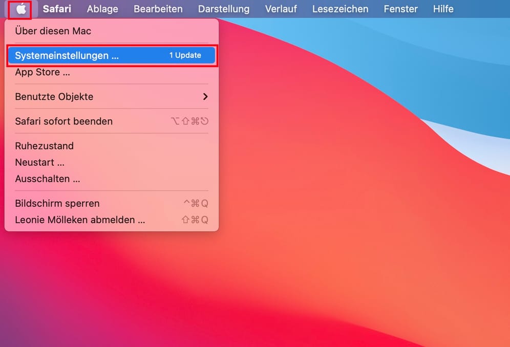 Da Safari fest zu Apples Betriebssystem macOS gehört, findet man ihn auf Macs immer bereits vorinstalliert. Updates klappen hier besonders leicht. Dazu klickt man zunächst oben in der Menüleiste auf das Apfel-Symbol. Anschließend öffnet sich ein Menü, hier wählt man den Punkt "Systemeinstellungen aus".