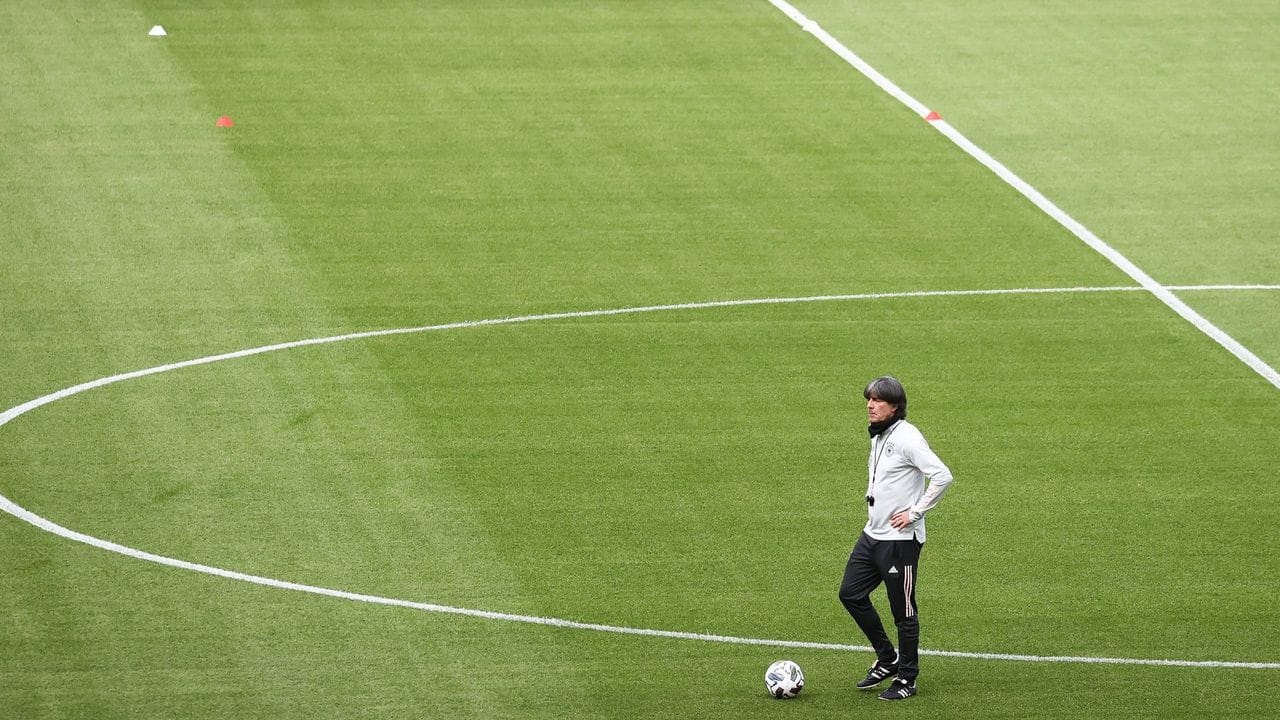 Löw hatte das Amt nach der Weltmeisterschaft 2006 übernommen. Löw hatte das Amt nach der Weltmeisterschaft 2006 übernommen.