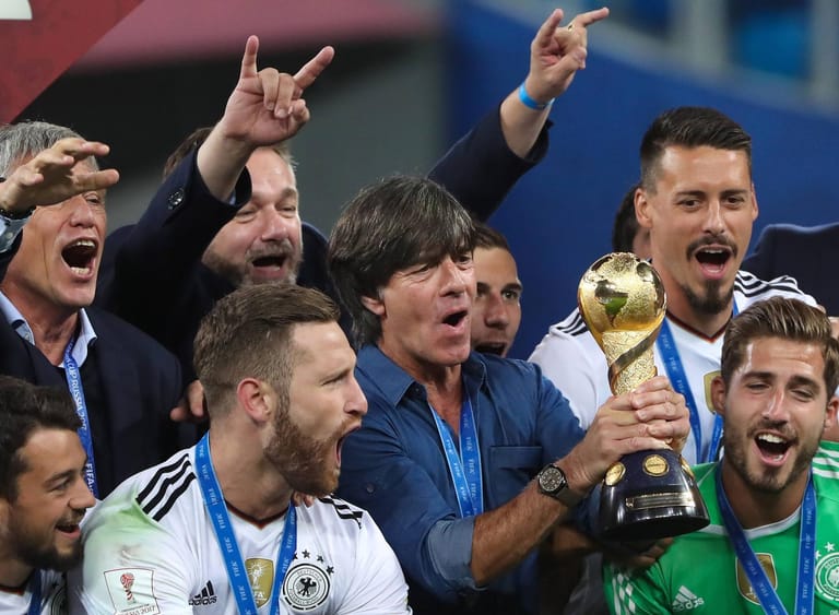 2. Juli 2017: Die Generalprobe für die WM-Endrunde im Jahr darauf gelingt. Das DFB-Team gewinnt mit einer jungen Mannschaft und begeisternder Spielweise den Confed Cup in Russland.
