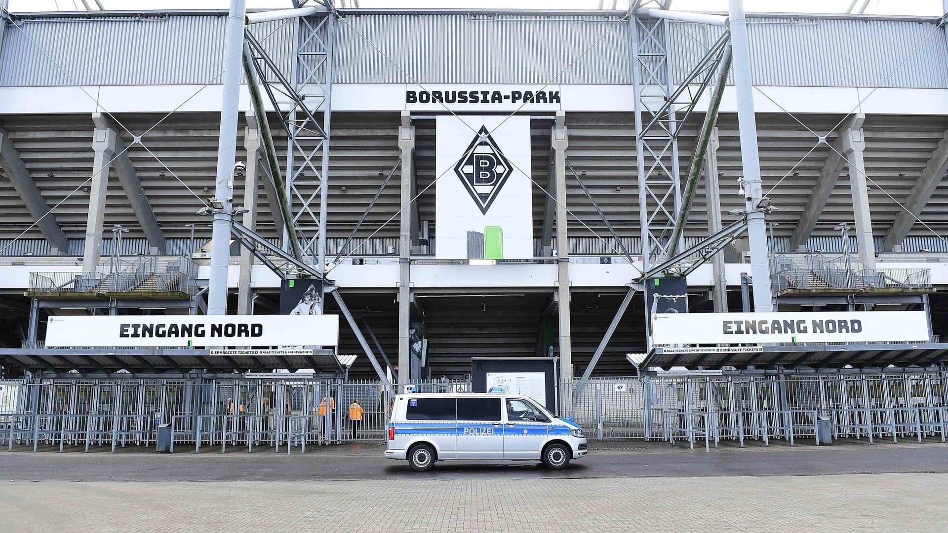 Rheinderby und keiner geht hin? Der 11. März 2020 markierte mit dem Rheinderby zwischen der Borussia aus Mönchengladbach und dem Gast aus Köln einen traurigen Tag in der Bundesliga-Geschichte. Keine Ticketverkäufe und geschlossene Türen am Borussia-Park zierten sich auf Bildern Millionen enttäuschter Fans.