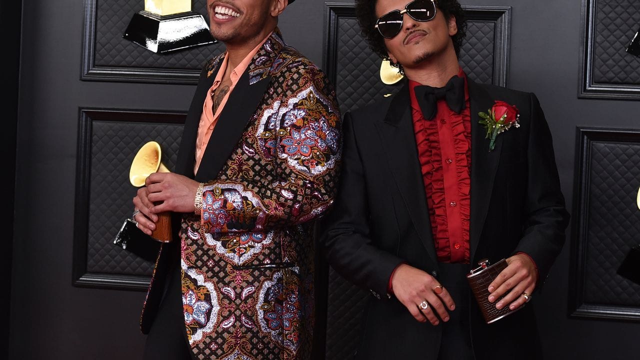 Über Twitter hatte Bruno Mars um einen Auftritt mit Anderson .