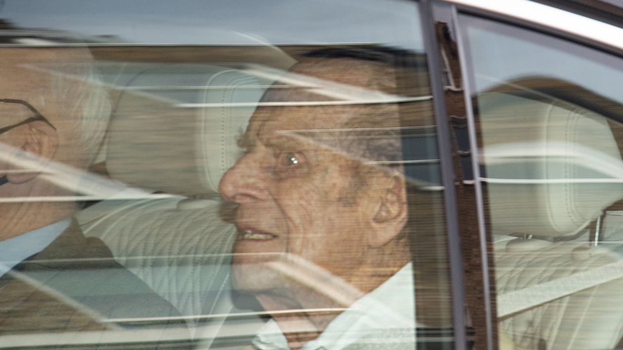 Einen Monat lang lag Prinz Philip in dem Londoner Krankenhaus. Einen Monat lang lag Prinz Philip in dem Londoner Krankenhaus.