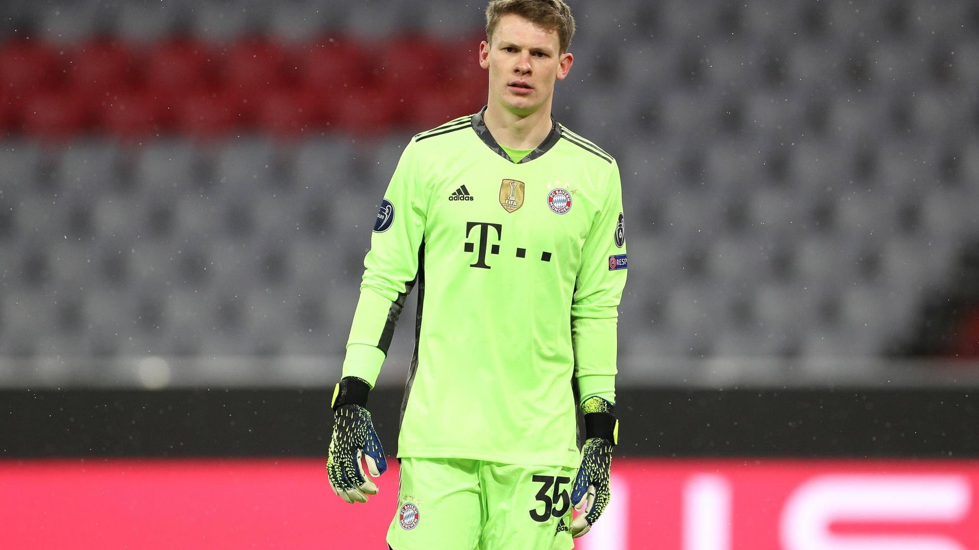 Alexander Nübel: Ersatz für den leicht erkälteten Manuel Neuer. Erst das dritte Pflichtspiel für den Ex-Schalker im Bayern-Dress. "Torwart, Towart!", die Stadionmikrofone übermittelten zaghafte Ansagen. Bitter: Der 24-Jährige wurde beim italienischen Ehrentreffer (82.) getunnelt, kam davor nicht energisch genug aus seinem Kasten. Note 4