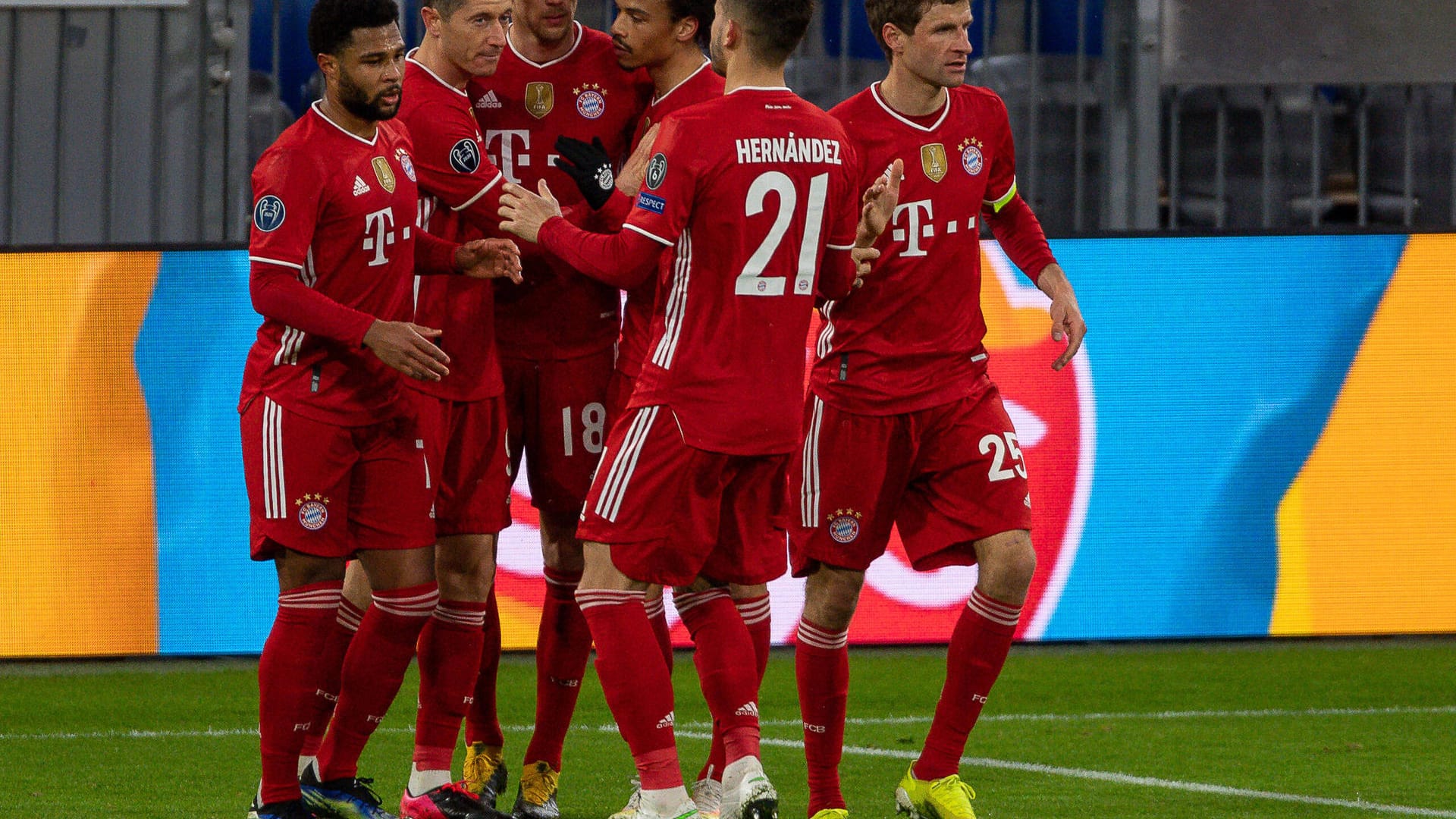 2:1 im Rückspiel gegen Lazio Rom: Der FC Bayern hat sich im Achtelfinale der Champions League durchgesetzt. Dabei konnten aber nicht alle Stars des Rekordmeisters überzeugen. t-online hat die Profis der Münchner einzeln bewertet.