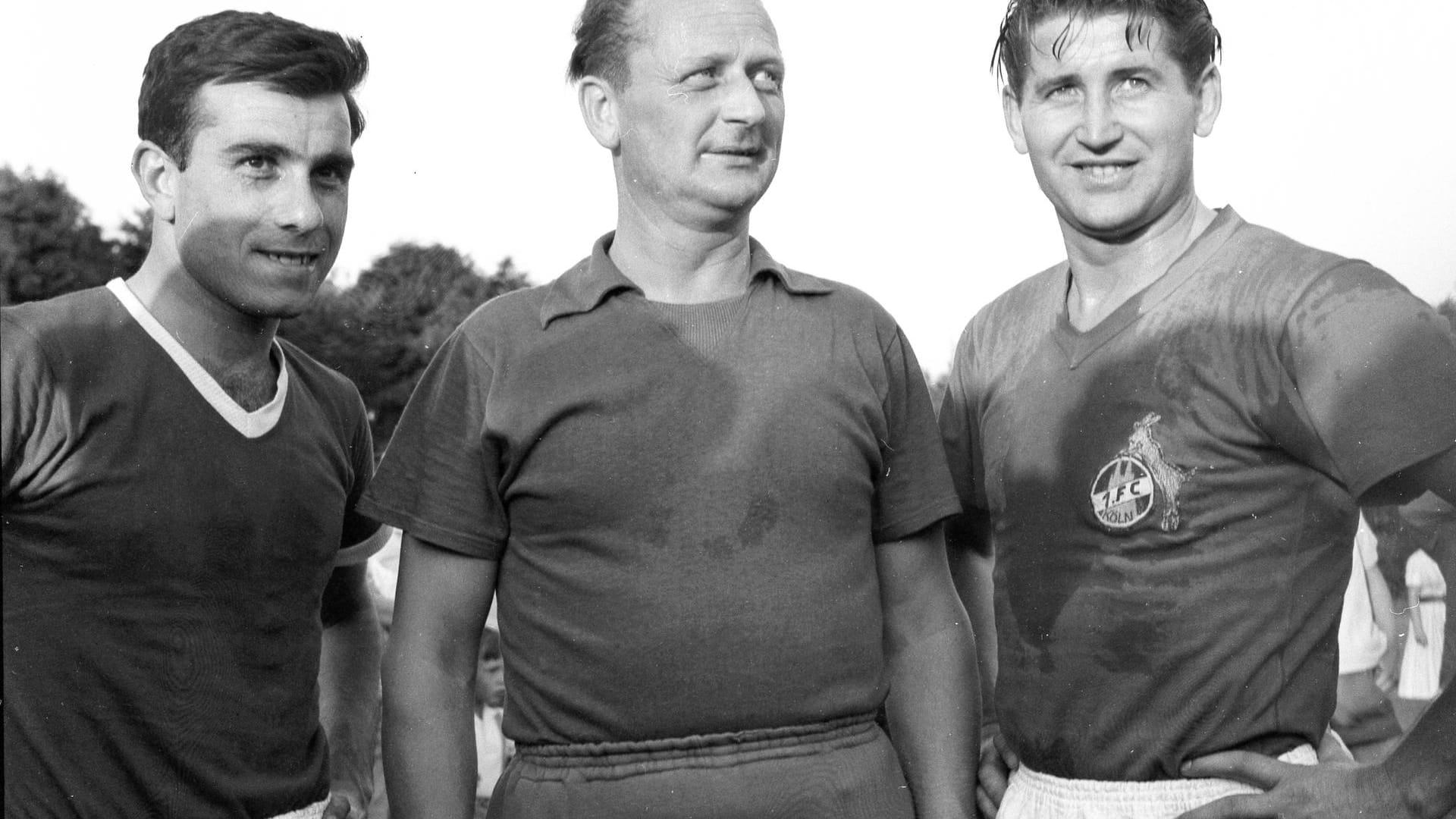 Oswald Pfau (Mitte), 1959-1961 Von den vorherigen Trainern Karl Flink, Helmut Schneider, Karl Winkler, Kurt Baluses und Peter Szabo gibt es leider kein Bildmaterial. Hennes Weisweiler trainierte den FC mehrmals und taucht daher später in dieser Fotoshow auf.