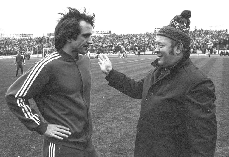 Aus 1 BL Saison 1974 1975 Eintracht Braunschweig gegen den 1 FC Köln 1 4 am 02 11 1974 FC Trainer