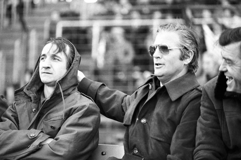 Trainer Georg Stollenwerk und der ausgewechselte Hannes Löhr beide 1 FC Köln