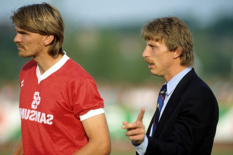 Paul Steiner li neben Trainer Christoph Daum beide Köln