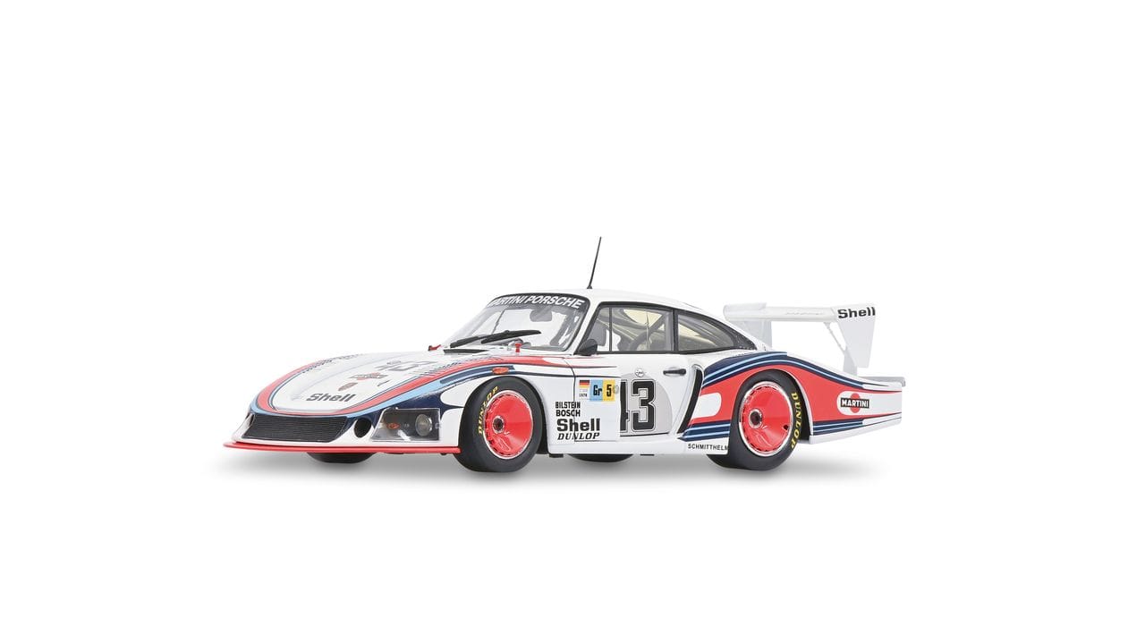Legenden auf vier Rädern: Ein beliebtes Thema sind verkleinerte Rennlegenden wie der Porsche 935 mit dem Spitznamen "Moby Dick" (Maßstab 1:18 von Solido für ca.