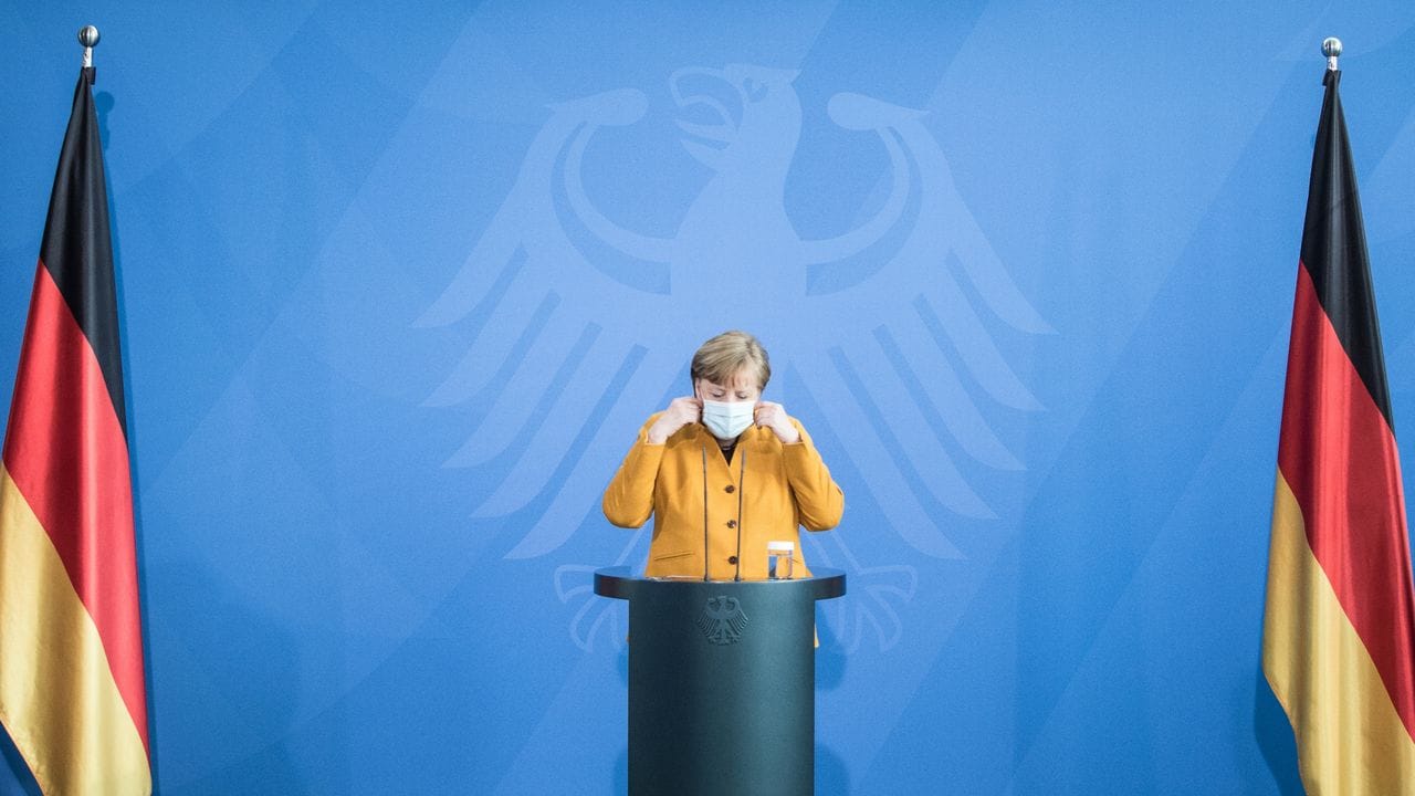 Bundeskanzlerin Angela Merkel hat eine geplante strikte Osterruhe unter massiver Kritik aufgehoben. Bundeskanzlerin Angela Merkel hat eine geplante strikte Osterruhe unter massiver Kritik aufgehoben.