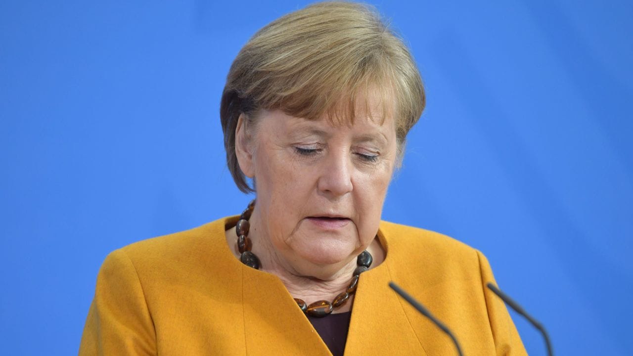 Bundeskanzlerin Angela Merkel (CDU) gibt nach Gesprächen per Videokonferenz mit den deutschen Ministerpräsidenten am eine Erklärung ab. Bundeskanzlerin Angela Merkel (CDU) gibt nach Gesprächen per Videokonferenz mit den deutschen Ministerpräsidenten am eine Erklärung ab.