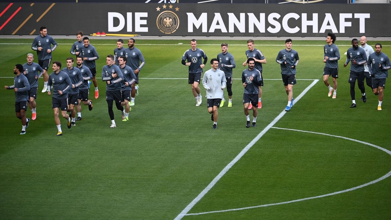 Abschlusstraining der Nationalmannschaft vor dem WM-Qualifikationsspiel gegen Island. Abschlusstraining der Nationalmannschaft vor dem WM-Qualifikationsspiel gegen Island.