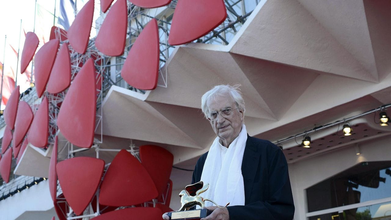 Beim Filmfestival von Venedig ist Bertrand Tavernier mit dem Goldenen Löwen für sein Lebenswerk ausgezeichnet worden. Beim Filmfestival von Venedig ist Bertrand Tavernier mit dem Goldenen Löwen für sein Lebenswerk ausgezeichnet worden.