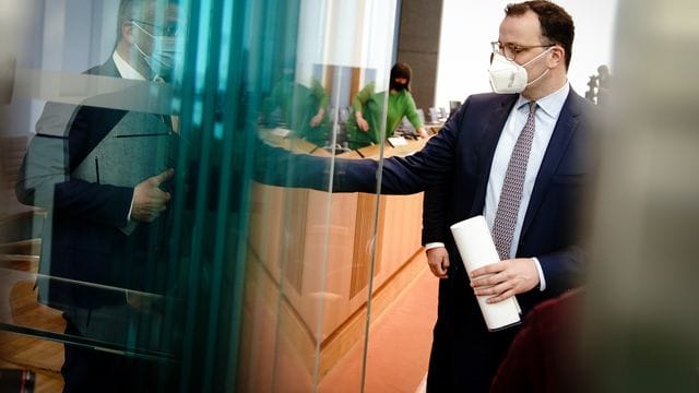 Gesundheitsminister Jens Spahn: Mehr als 200 Millionen Impfstoffdosen für Deutschland in 2022 geplant. Gesundheitsminister Jens Spahn: Mehr als 200 Millionen Impfstoffdosen für Deutschland in 2022 geplant.