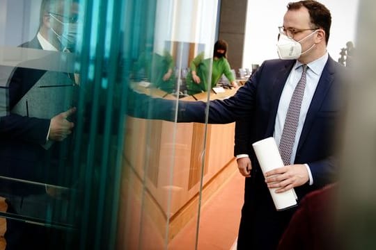 Gesundheitsminister Jens Spahn: Mehr als 200 Millionen Impfstoffdosen für Deutschland in 2022 geplant.