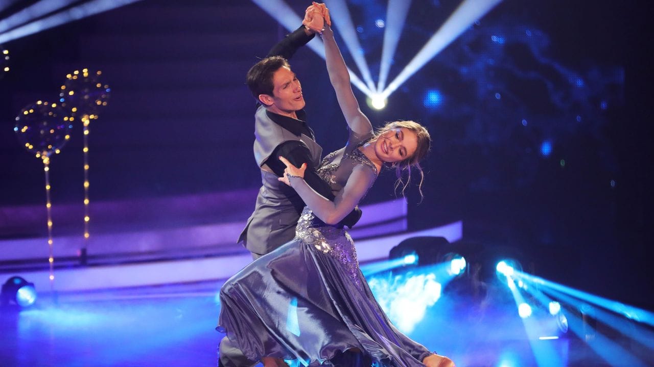 Moderatorin Lola Weippert und Profitänzer Christian Polanc in der RTL-Tanzshow "Let's Dance". Moderatorin Lola Weippert und Profitänzer Christian Polanc in der RTL-Tanzshow "Let's Dance".