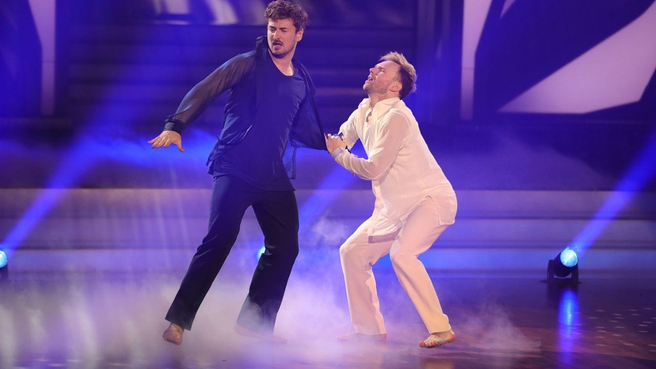 Nicolas Puschmann und Profitänzer Vadim Garbuzov (r) beim Contemporary in der RTL-Tanzshow "Let's Dance". Nicolas Puschmann und Profitänzer Vadim Garbuzov (r) beim Contemporary in der RTL-Tanzshow "Let's Dance".