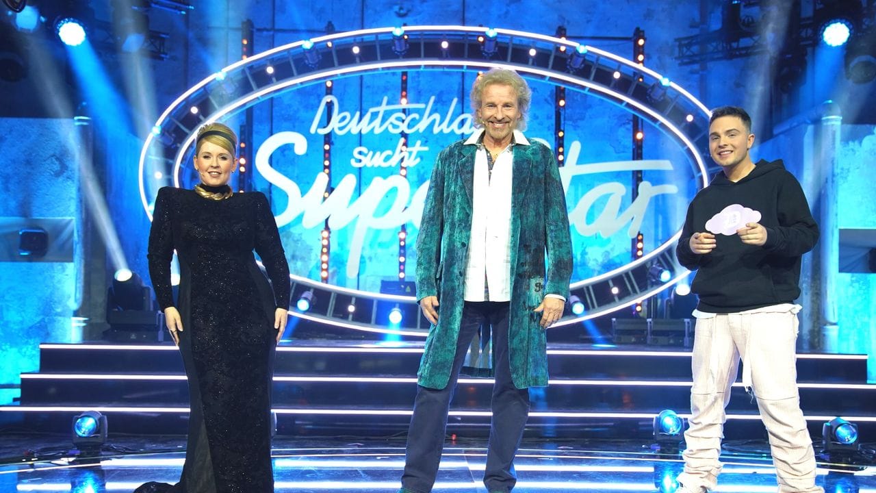 Sängerin Maite Kelly, Moderator Thomas Gottschalk und Sänger Mike Singer stehen auf der Bühne. Sängerin Maite Kelly, Moderator Thomas Gottschalk und Sänger Mike Singer stehen auf der Bühne.