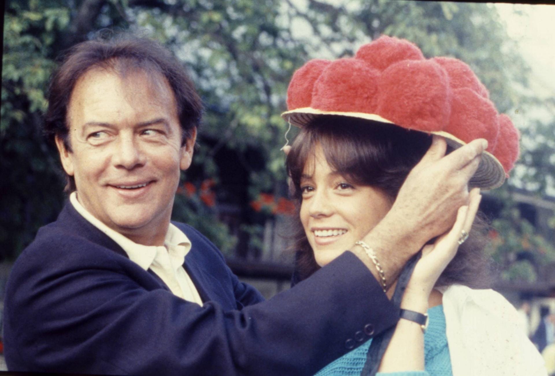 1984: Klausjürgen und Tochter Barbara Wussow am Set der "Schwarzwaldklinik".