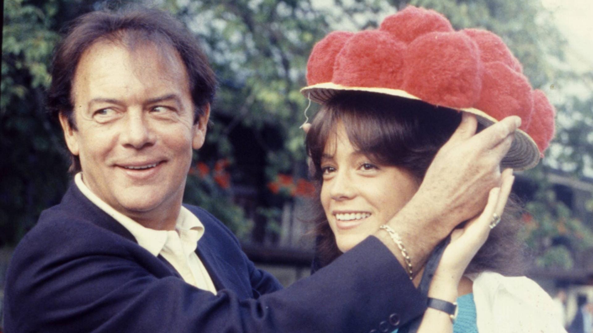 1984: Klausjürgen und Tochter Barbara Wussow am Set der "Schwarzwaldklinik".