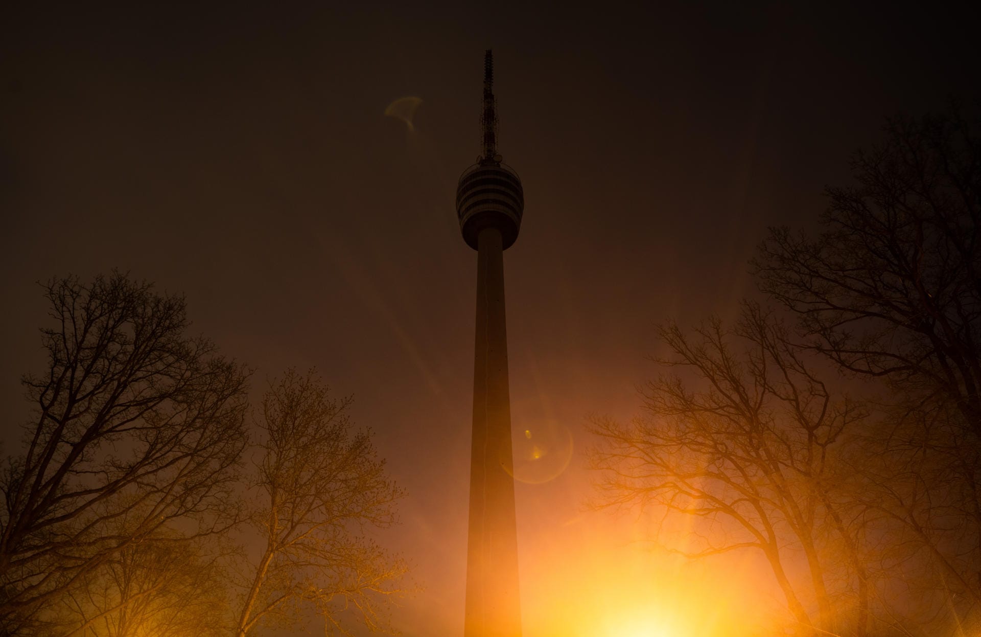 Die Lichter des Stuttgarter Fernsehturms ausgeschaltet worden.