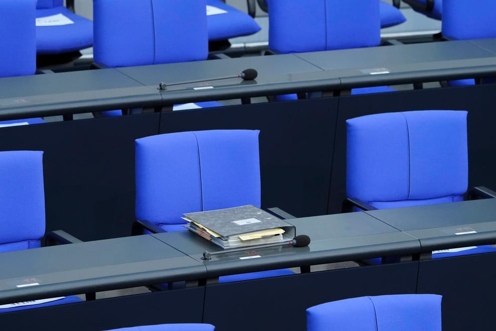 Die Sitze im Bundestag: In den Reihen des Plenarsaals herrscht während Debatten oft gähnende Leere.