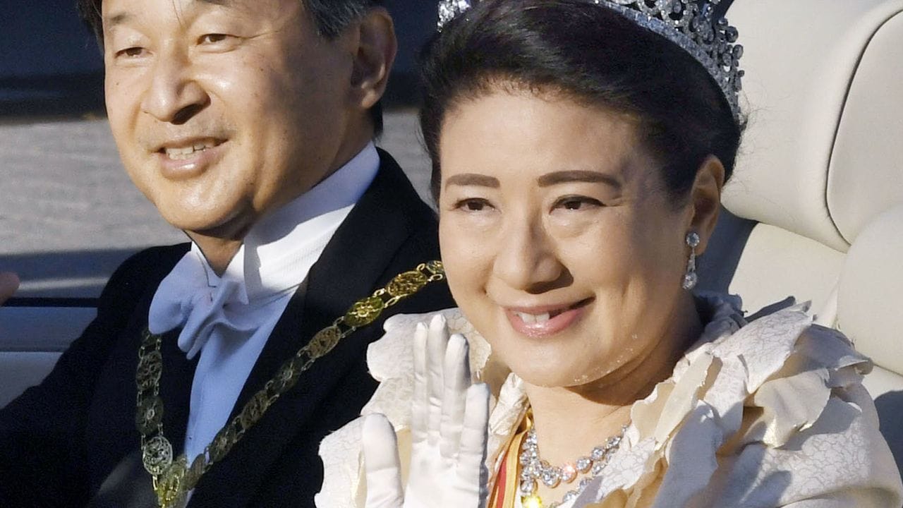 Eltern einer Tochter: Kaiser Naruhito und Kaiserin Masako. Eltern einer Tochter: Kaiser Naruhito und Kaiserin Masako.