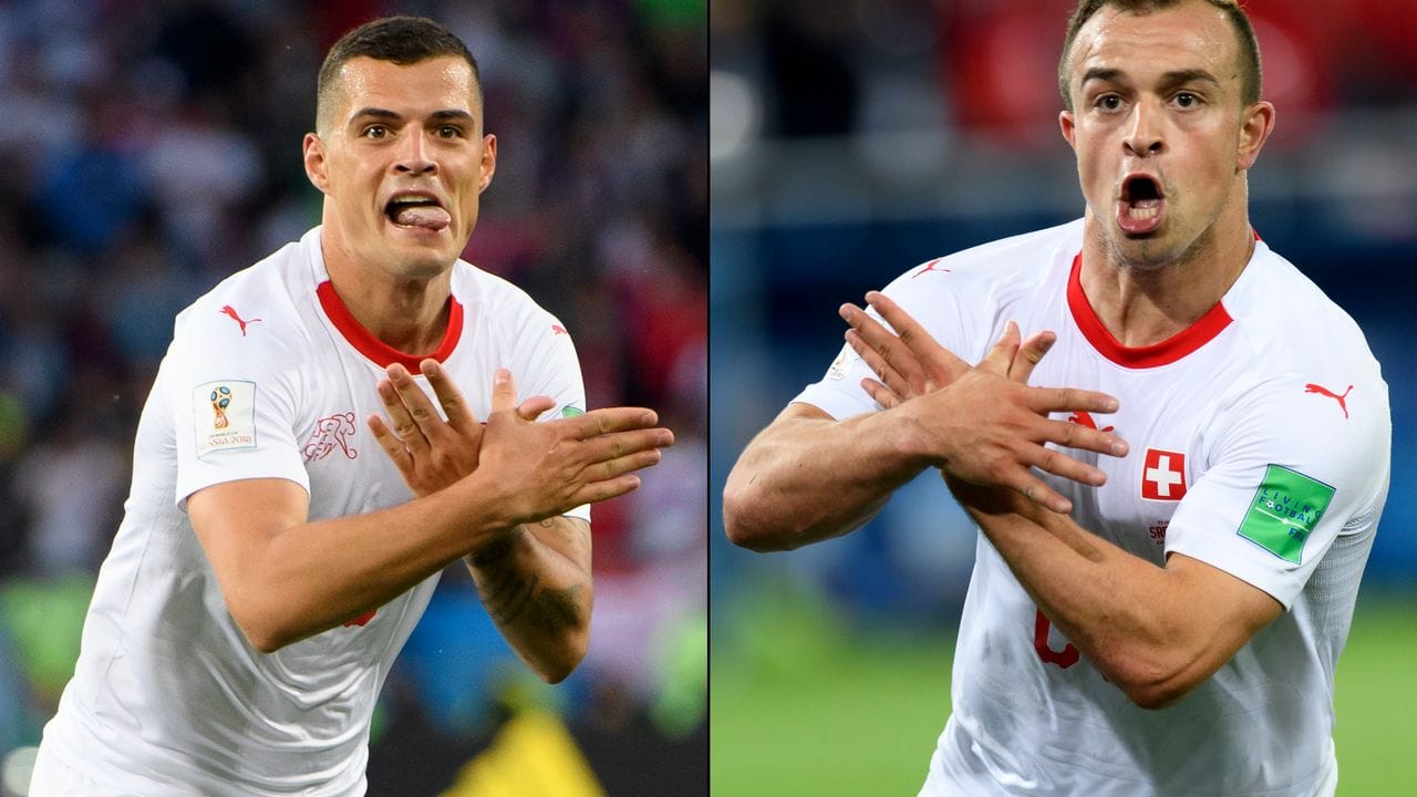 Die Schweizer Nationalspieler Granit Xhaka und Xherdan Shaqiri zeigten bei der WM 2018 mit den Händen den Doppeladler.