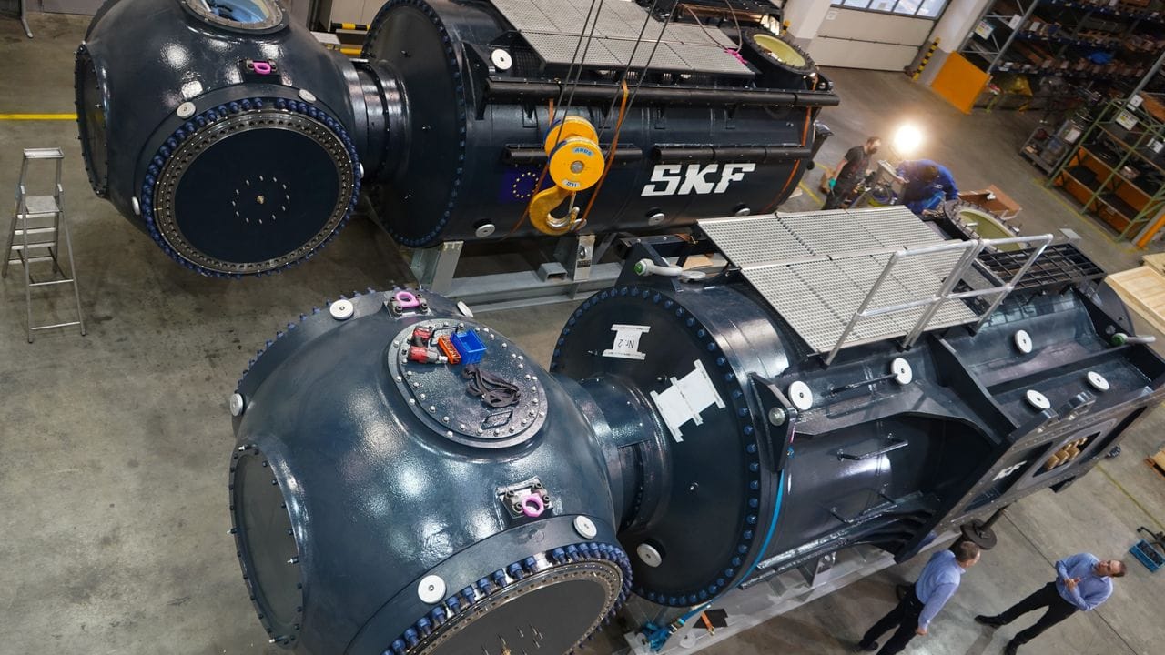 Zwei in Schweinfurt entwickelte Tidenturbinen des Lagerherstellers SKF sollen künftig an der Küste der schottischen Orkney-Inseln sauberen Strom aus der Kraft des Meeres gewinnen.