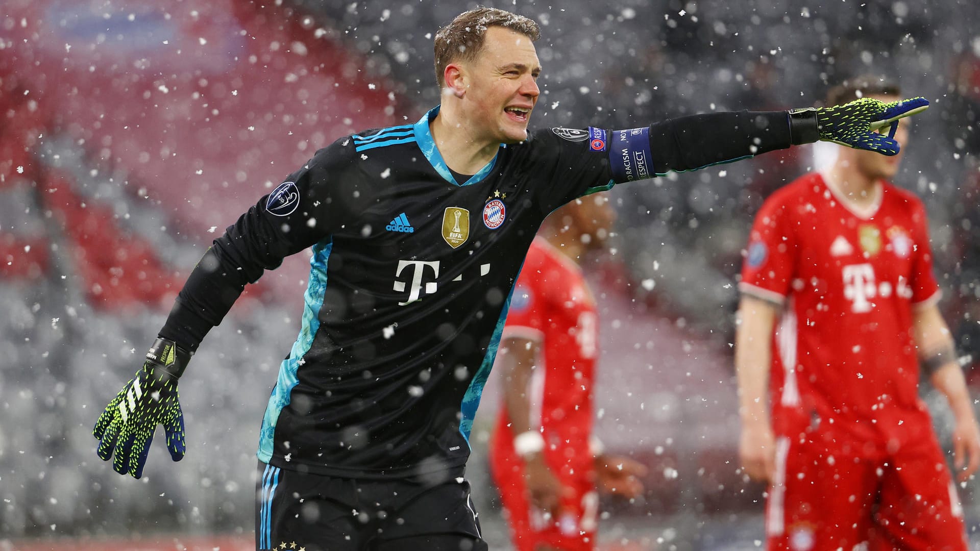 Manuel Neuer: Der Weltmeister sah beim 0:1 gar nicht gut aus, als ihm der Ball durch die Beine rutschte. Hatte in der Anfangsphase auf schmierigem Untergrund Schwerstarbeit zu verrichten. Auch danach wurde es nicht ruhiger. Parierte prächtig im Eins-gegen-eins gegen Superstar Neymar (52.). Note 4