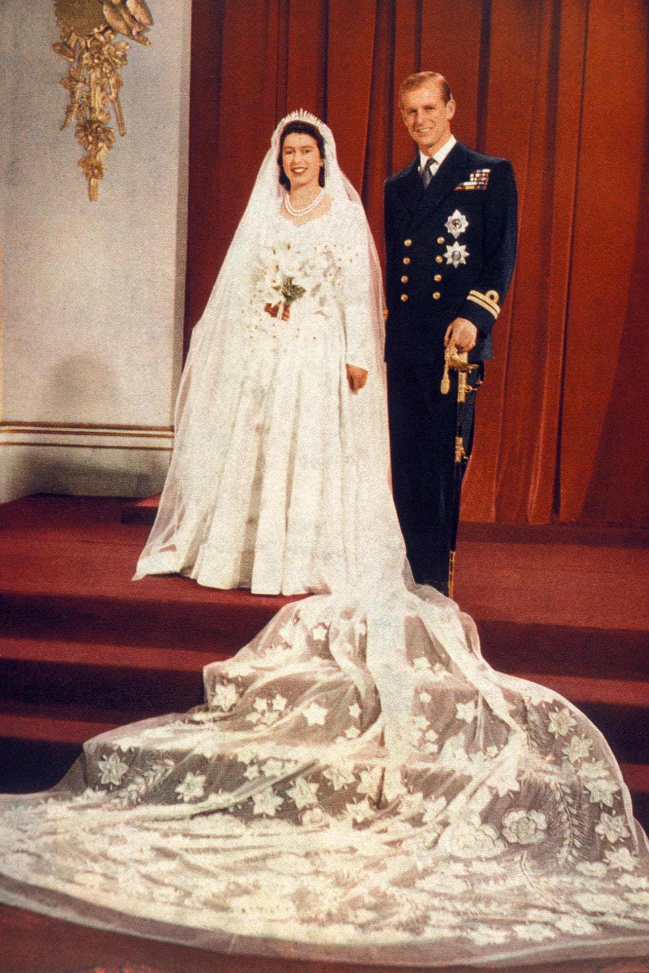 23. November 1947: Prinzessin Elizabeth und Prinz Philip geben sich in der Westminster Abbey das Jawort.