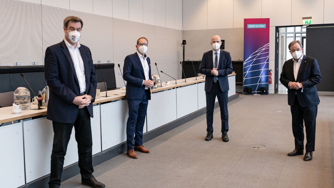 Markus Söder (l-r), Alexander Dobrindt, Ralph Brinkhaus und Armin Laschet bei der Klausurtagung im Bundestag.