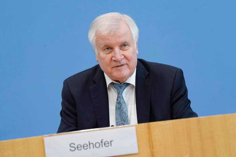 Horst Seehofer: Der Bundesinnenminister hat sich Mitte April impfen lassen. Der 72-Jährige erhielt den Impfstoff von Biontech und Pfizer.